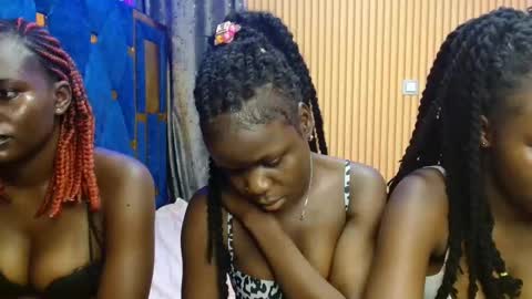 Shaniz online show from 11/25/25, 03:34