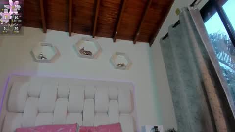 Snapshot of shannakendall chatting on 02/15/26, 04:36 Shana online show from 02/15/26, 04:36