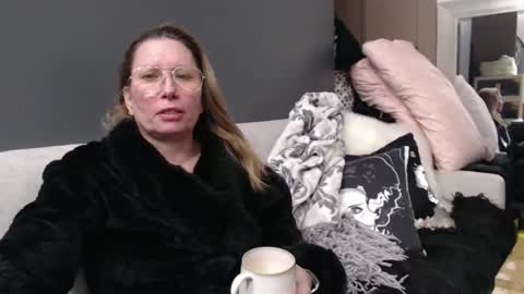 Shannon07 online show from 12/30/24, 12:11