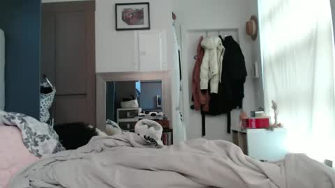 Shannon07 online show from 12/31/24, 08:12