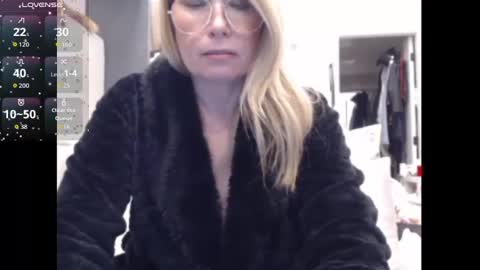 Shannon07 online show from 10/05/25, 03:49