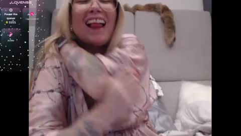 Shannon07 online show from 10/15/25, 04:01