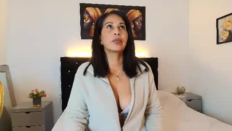 Snapshot of shanon_mature_ chatting on 06/11/26, 12:32 Shanon online show from 06/11/26, 12:32