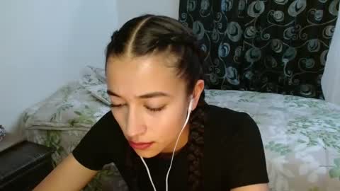 Snapshot of shantal_d03 chatting on 02/05/25, 01:58 shantal_d03 online show from 02/05/25, 01:58