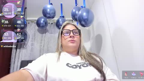 Snapshot of shantal_smith9 chatting on 11/22/25, 02:43 S H A N T A L S M I T H online show from 11/22/25, 02:43