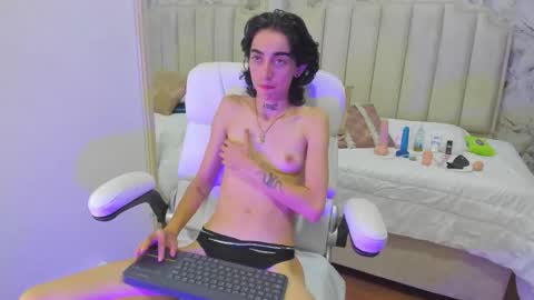 Snapshot of shantal_thompson21 chatting on 10/22/25, 04:13 Shantal online show from 10/22/25, 04:13