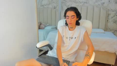 Snapshot of shantal_thompson21 chatting on 10/24/25, 03:36 Shantal online show from 10/24/25, 03:36