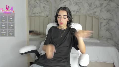 Snapshot of shantal_thompson21 chatting on 10/27/25, 03:32 Shantal online show from 10/27/25, 03:32