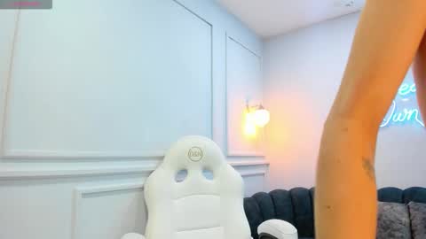 Snapshot of shantal_thompson21 chatting on 11/06/25, 03:51 Shantal online show from 11/06/25, 03:51