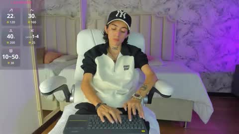 Snapshot of shantal_thompson21 chatting on 11/21/25, 04:55 Shantal online show from 11/21/25, 04:55