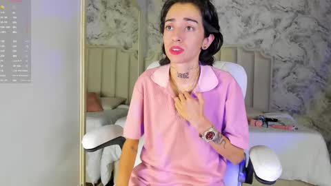 Snapshot of shantal_thompson21 chatting on 11/22/25, 04:00 Shantal online show from 11/22/25, 04:00