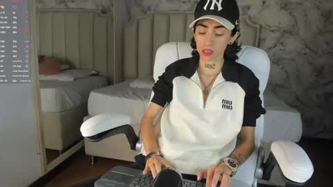 Snapshot of shantal_thompson21 chatting on 11/25/25, 03:50 Shantal online show from 11/25/25, 03:50