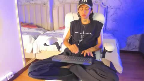 Snapshot of shantal_thompson21 chatting on 11/28/25, 03:53 Shantal online show from 11/28/25, 03:53