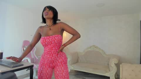 ShantallKnowles online show from 02/05/25, 01:33