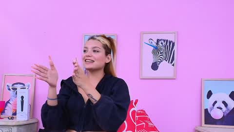 Snapshot of shantallvegga chatting on 12/09/24, 11:45 Shantall online show from 12/09/24, 11:45