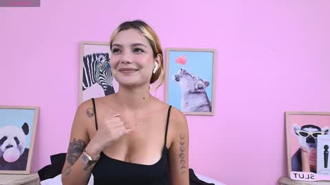 Snapshot of shantallvegga chatting on 01/27/25, 10:27 Shantall online show from 01/27/25, 10:27