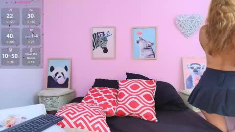 Snapshot of shantallvegga chatting on 03/04/25, 08:27 Shantall online show from 03/04/25, 08:27