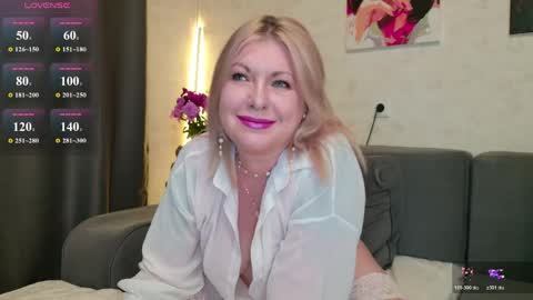 Snapshot of shantimoon chatting on 05/25/26, 05:19 Natalya online show from 05/25/26, 05:19