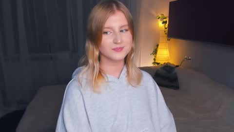 Snapshot of shantiyagin chatting on 10/31/25, 09:16 Polly online show from 10/31/25, 09:16