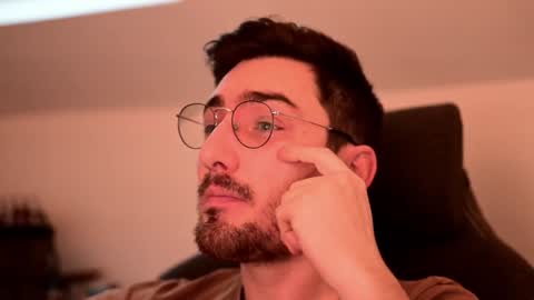 Snapshot of shape80 chatting on 12/10/24, 07:58 frenchy boy online show from 12/10/24, 07:58