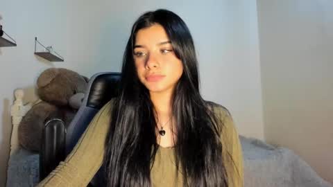 Snapshot of shara_jones chatting on 09/14/25, 06:01 Sara online show from 09/14/25, 06:01