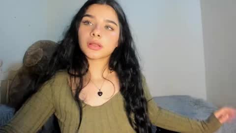 Snapshot of shara_jones chatting on 10/29/25, 01:19 Sara online show from 10/29/25, 01:19