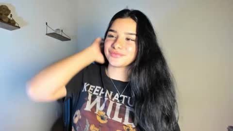 Snapshot of shara_jones chatting on 11/14/25, 05:06 Sara online show from 11/14/25, 05:06