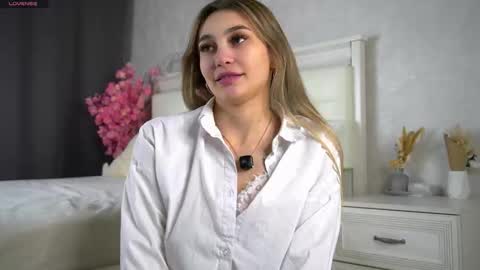 Ellysa and Mila online show from 02/16/26, 11:39