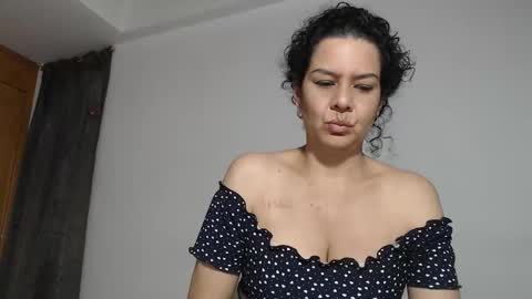 Snapshot of sharickleon11 chatting on 11/07/25, 10:43 sharickleon11 online show from 11/07/25, 10:43