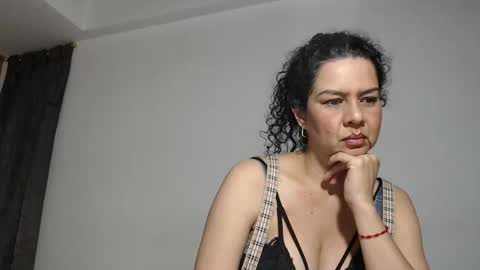 Snapshot of sharickleon11 chatting on 11/12/25, 01:50 sharickleon11 online show from 11/12/25, 01:50