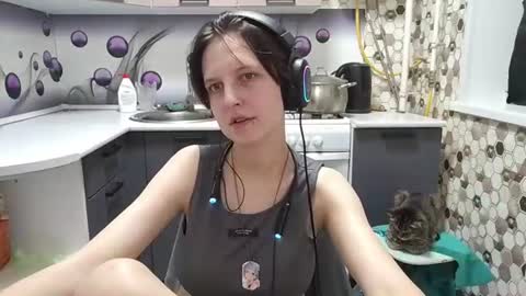 Snapshot of sharleenyodis chatting on 07/03/26, 06:25 Sara online show from 07/03/26, 06:25
