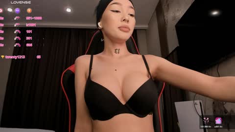Snapshot of sharlin_13 chatting on 02/05/25, 01:04 Sharlin online show from 02/05/25, 01:04