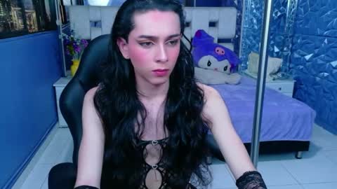 Snapshot of sharlon_ chatting on 04/21/26, 02:23 Sharlond online show from 04/21/26, 02:23