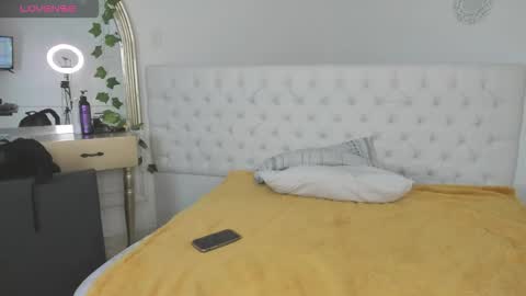 Snapshot of sharlot_evans_ chatting on 01/12/26, 12:10 Sharlot online show from 01/12/26, 12:10