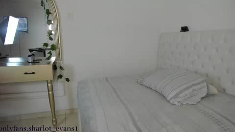 Snapshot of sharlot_evans_ chatting on 02/04/26, 12:33 Sharlot online show from 02/04/26, 12:33