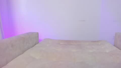 Hi fiends ---- I usually start online from Monday to Friday from 1000 am Saturdays and Sundays at 600 am Colombia time online show from 01/22/25, 06:41