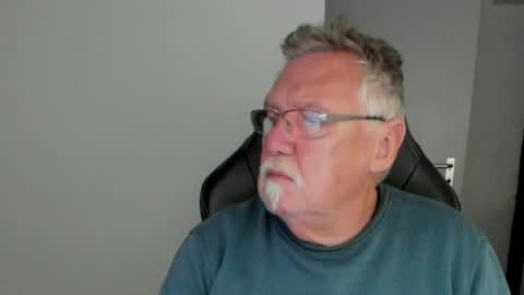 sharlots_pet online show from 04/19/26, 06:32