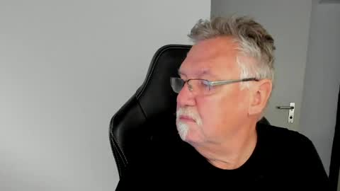 sharlots_pet online show from 04/20/26, 07:44