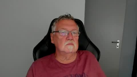 sharlots_pet online show from 04/23/26, 10:47