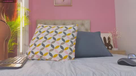 sharlott_holms online show from 04/26/26, 04:43