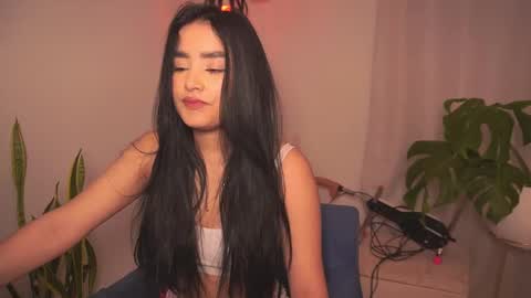 Snapshot of sharlotte_evanns chatting on 02/15/26, 06:15 Sharlotte online show from 02/15/26, 06:15