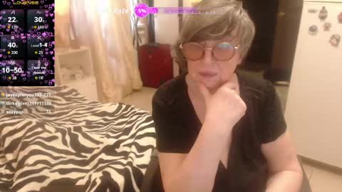 Helena online show from 06/08/26, 01:33