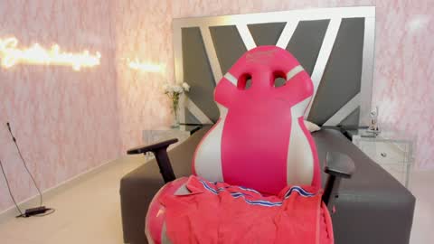 Snapshot of sharon_ass_hot chatting on 12/03/24, 11:01 SHARON online show from 12/03/24, 11:01