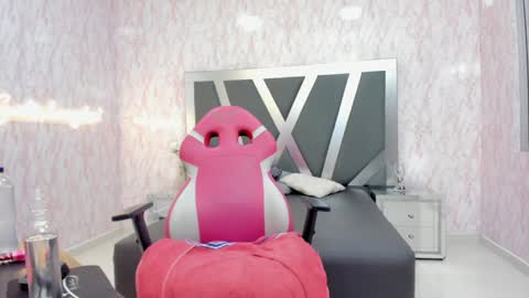 Snapshot of sharon_ass_hot chatting on 12/05/24, 02:53 SHARON online show from 12/05/24, 02:53