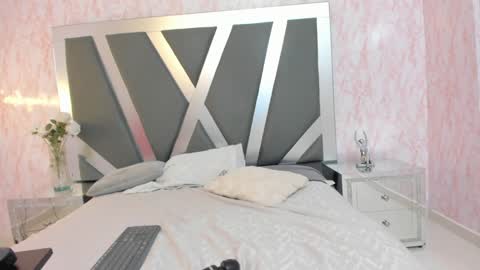 Snapshot of sharon_ass_hot chatting on 12/09/24, 06:23 SHARON online show from 12/09/24, 06:23