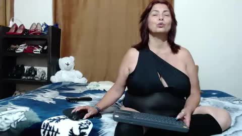 Snapshot of sharon_stonne_66 chatting on 10/16/25, 11:55 S H A R O N online show from 10/16/25, 11:55