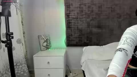 sharoncute16 online show from 09/29/25, 09:19