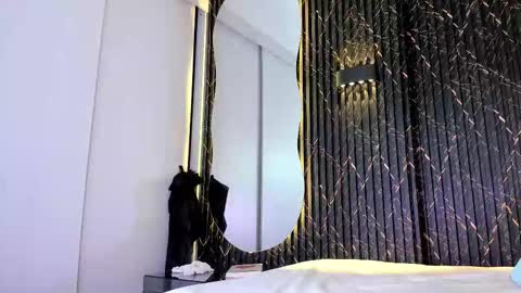 SHARON TAYLOR online show from 12/13/25, 11:43