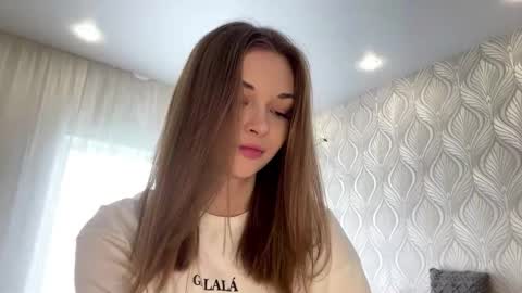 Snapshot of sharrimalagisi chatting on 09/15/25, 04:23 Miroslava online show from 09/15/25, 04:23