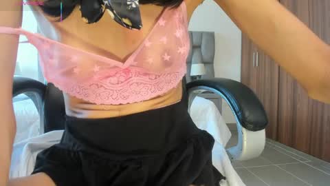 shary_leon_ online show from 04/22/26, 08:54